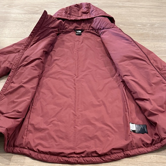 The North Face Burgundy Quilted Lightweight Jacket Medium - Picture 4 of 8
